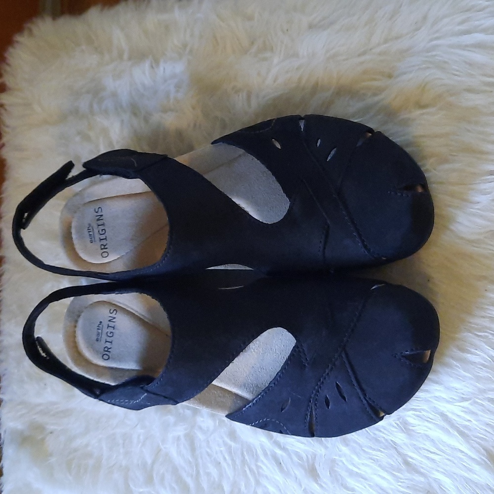 NIB size 7 Wide women's Earth Origins Birdine Sandals, Black Nubuck.